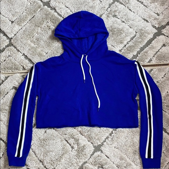 Cropped GARAGE Hoodie with sleeve detail! - Picture 1 of 2